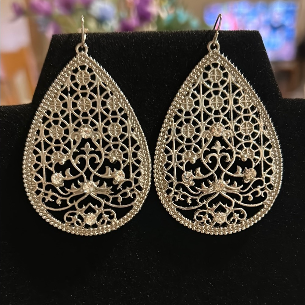 Elegant Silver Filigree Teardrop Earrings